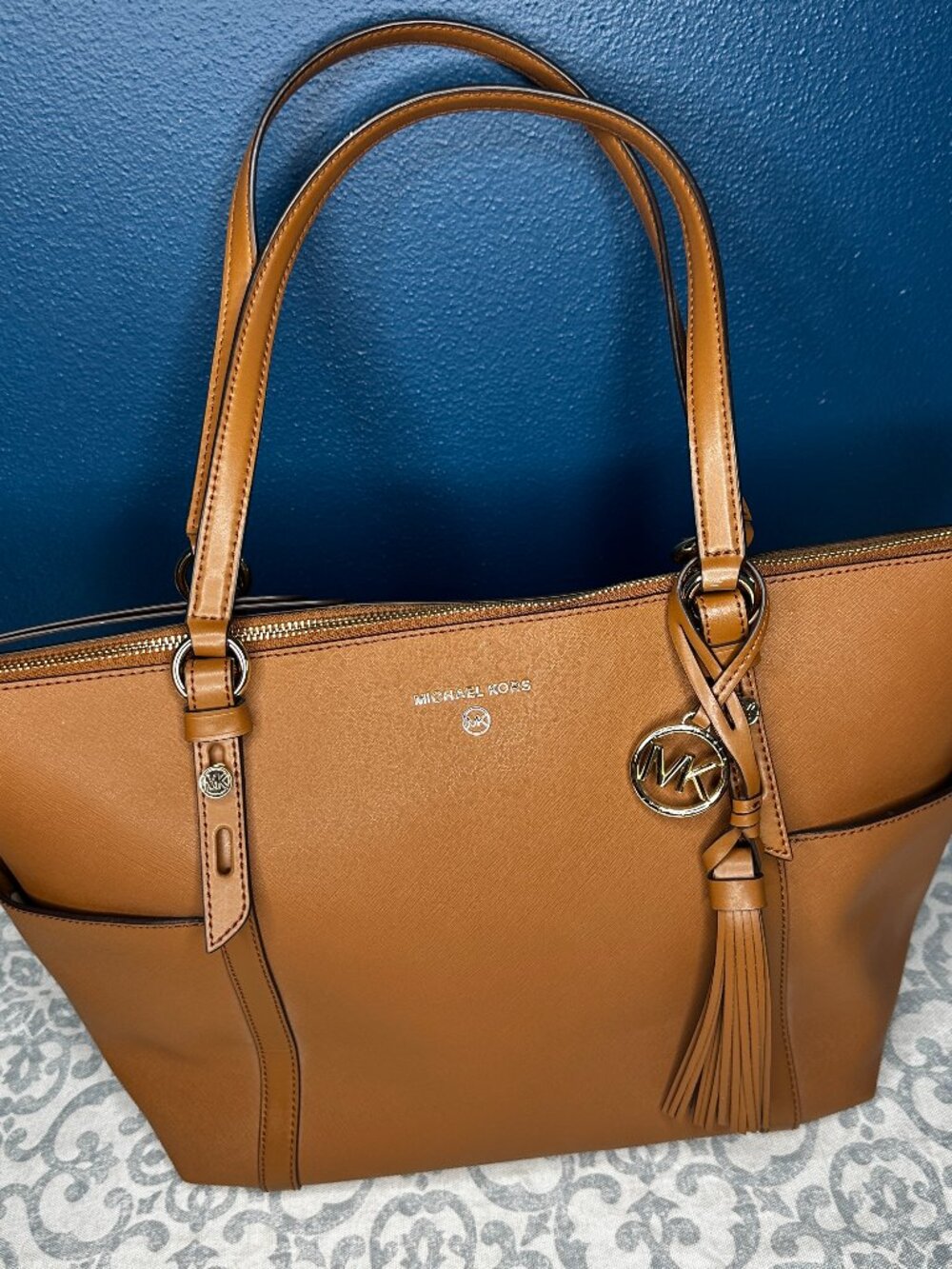 NWOT Michael Kors Jet Set Large Tote in Tan